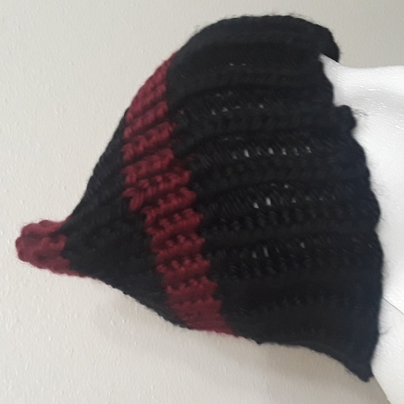 Handmade Marron and black brim cat ear beanie - Picture 4 of 4